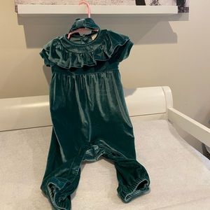 Baby velvet jumpsuit with matching headband